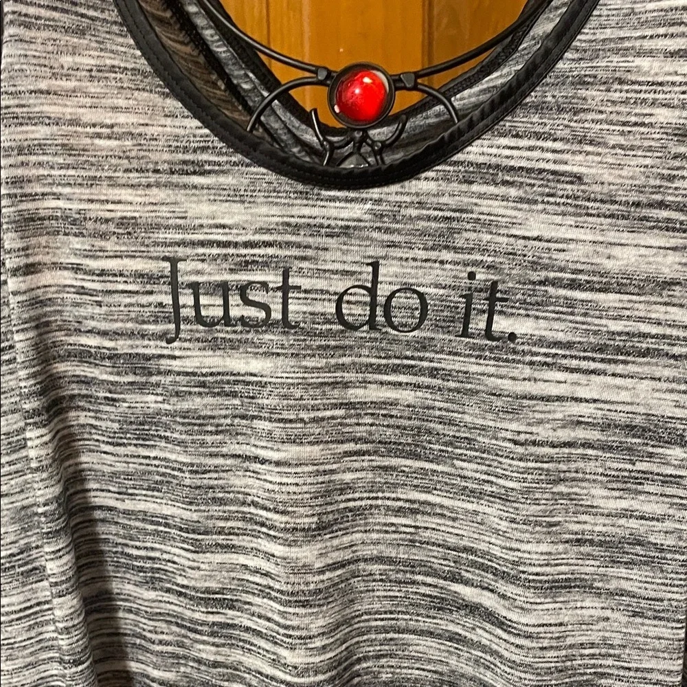 🏃‍♀️🏃‍♀️🏃‍♀️3 for 12$🏃‍♀️🏃‍♀️🏃‍♀️Nike Women's Black and White Striped Tank Top
